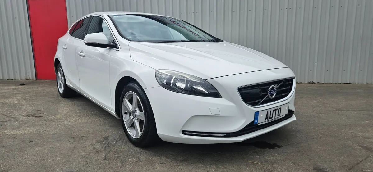 Volvo V40 automatic t4 1.6 petrol low kms - Image 4