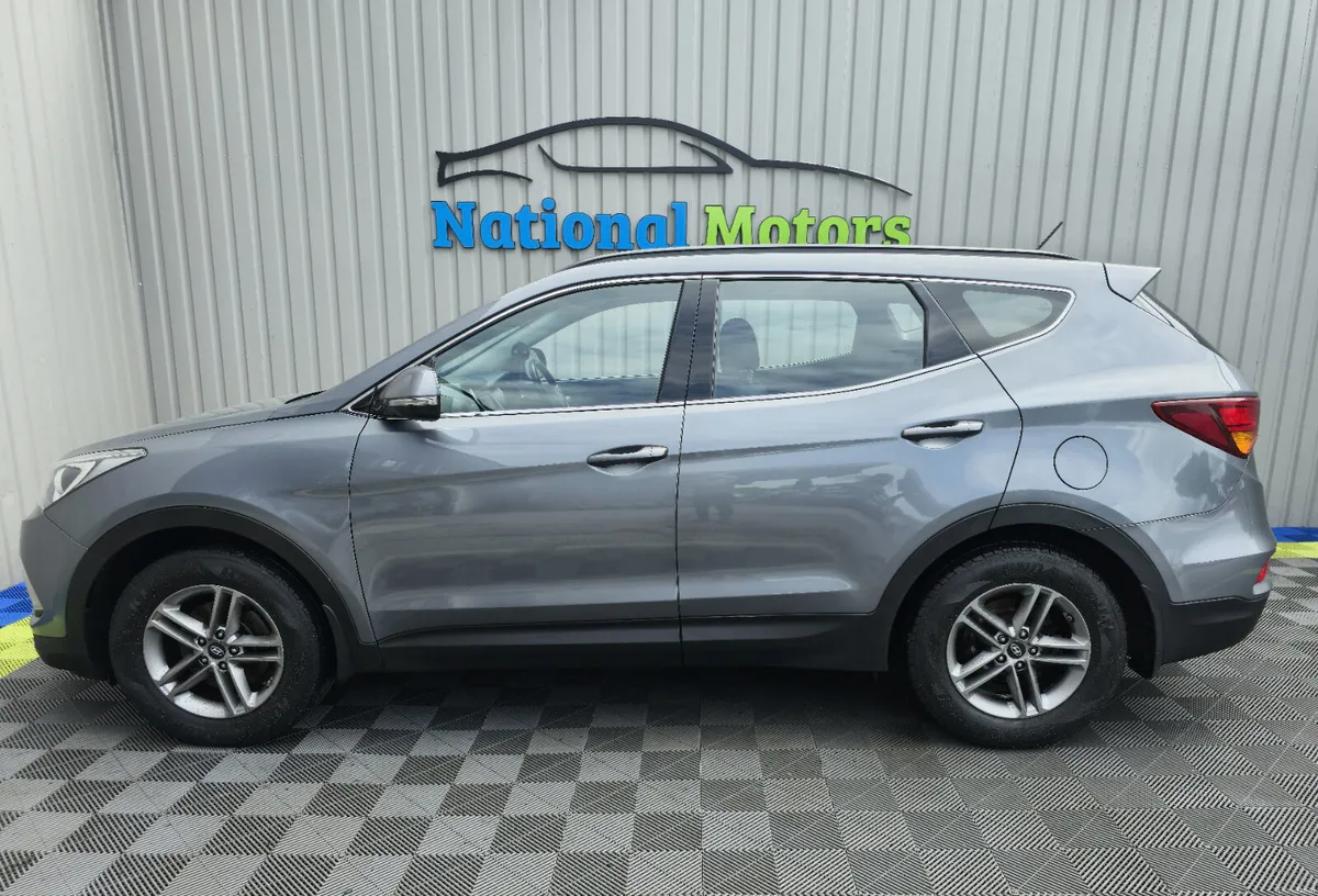 2017 Hyundai Santa Fe 2.2 CRDi 7 Seat - Image 6