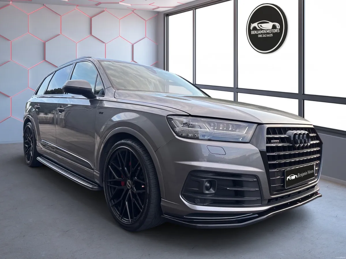 Audi Q7 S Line Black Edition 7 seats Top Specs - Image 1