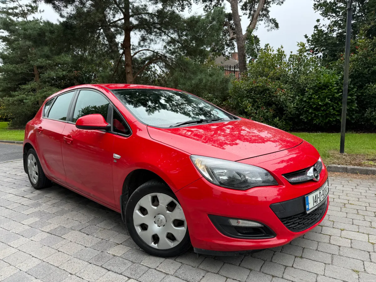 Opel Astra 2014 CDTI LOW KMS - Image 1