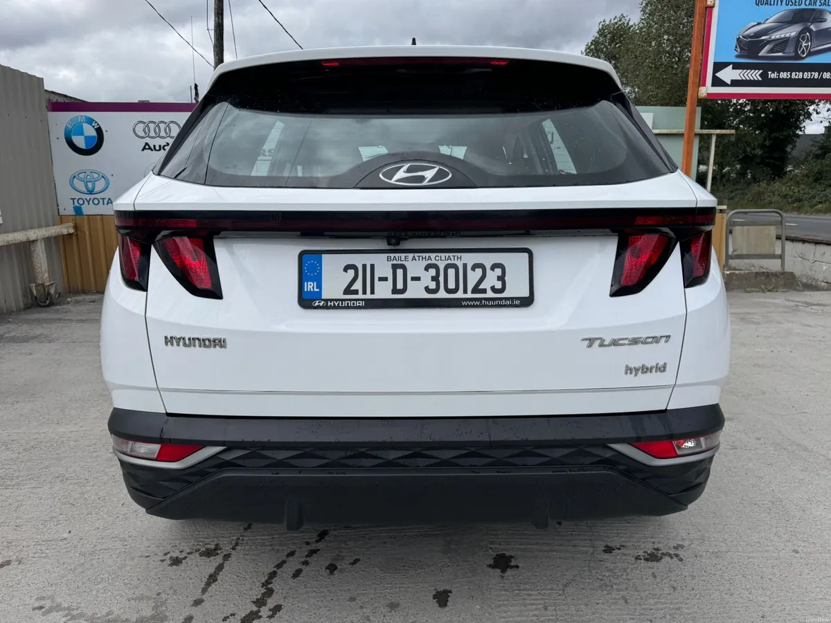 221Hyundai Tucson 2WD Comfort Plus HEV Auto - Image 4