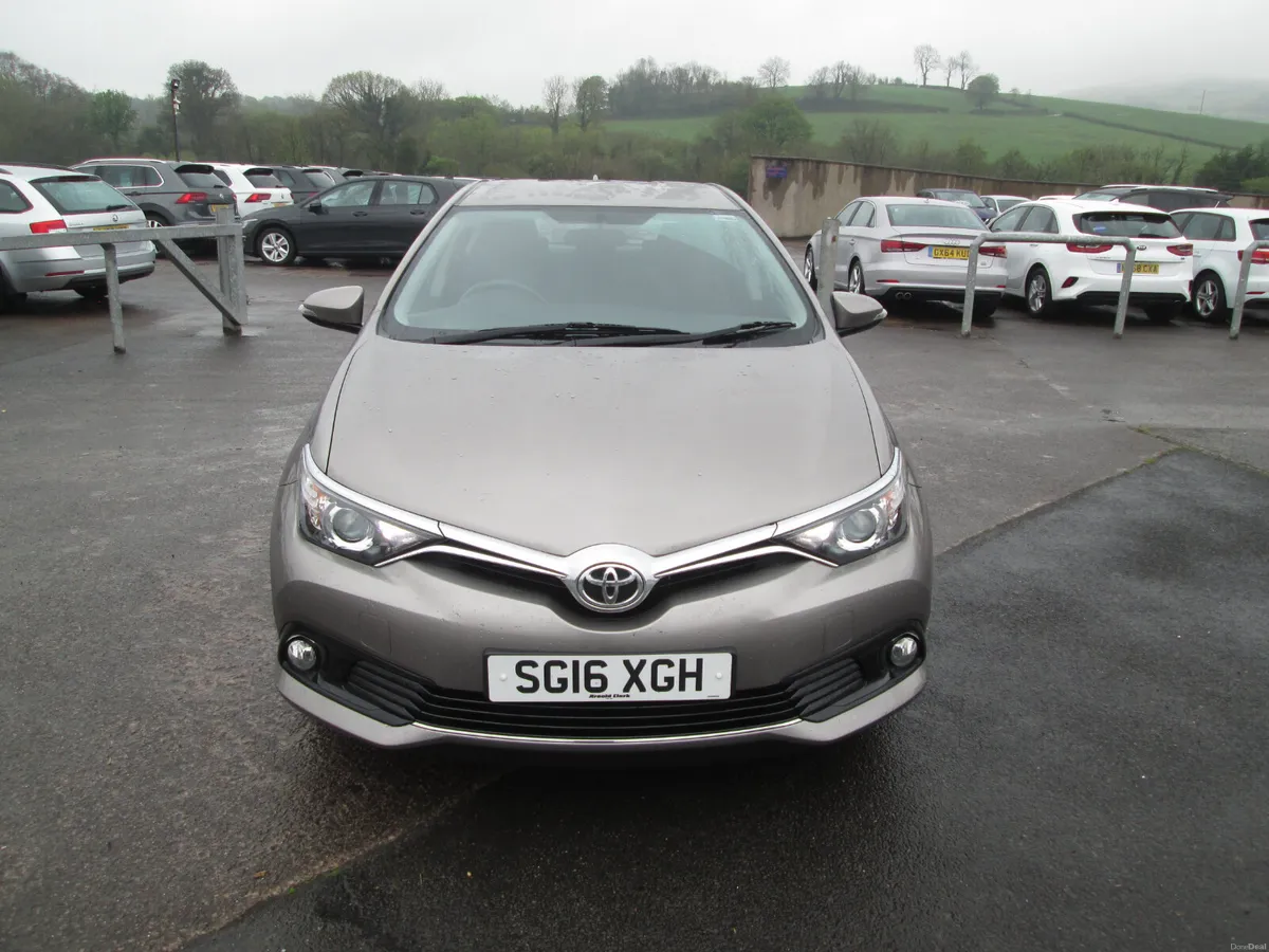 2016  TOYOTA  AURIS  1.6  D-4D  BUSINESS  EDT  5DR - Image 3