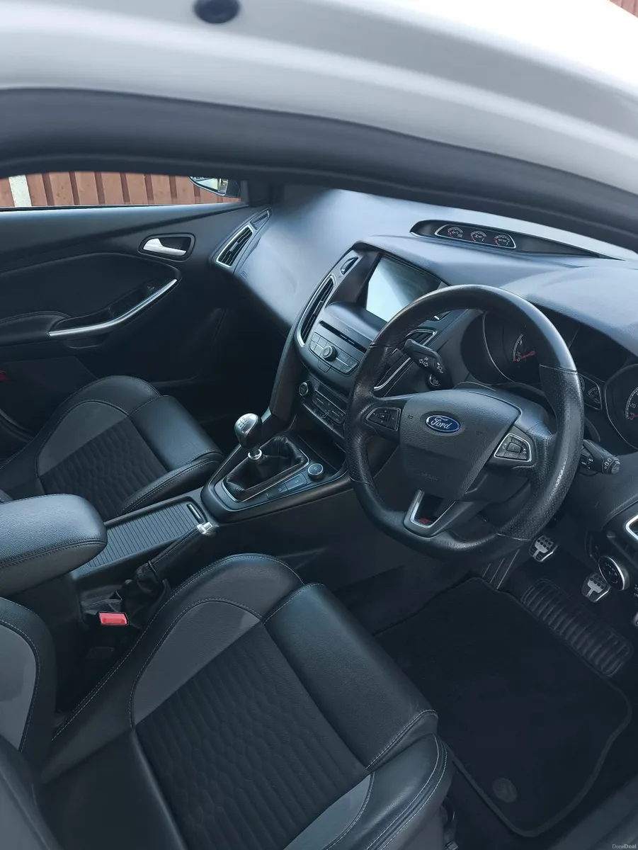 Ford Focus 2.0 TDCi 185 ST-2 - Image 3