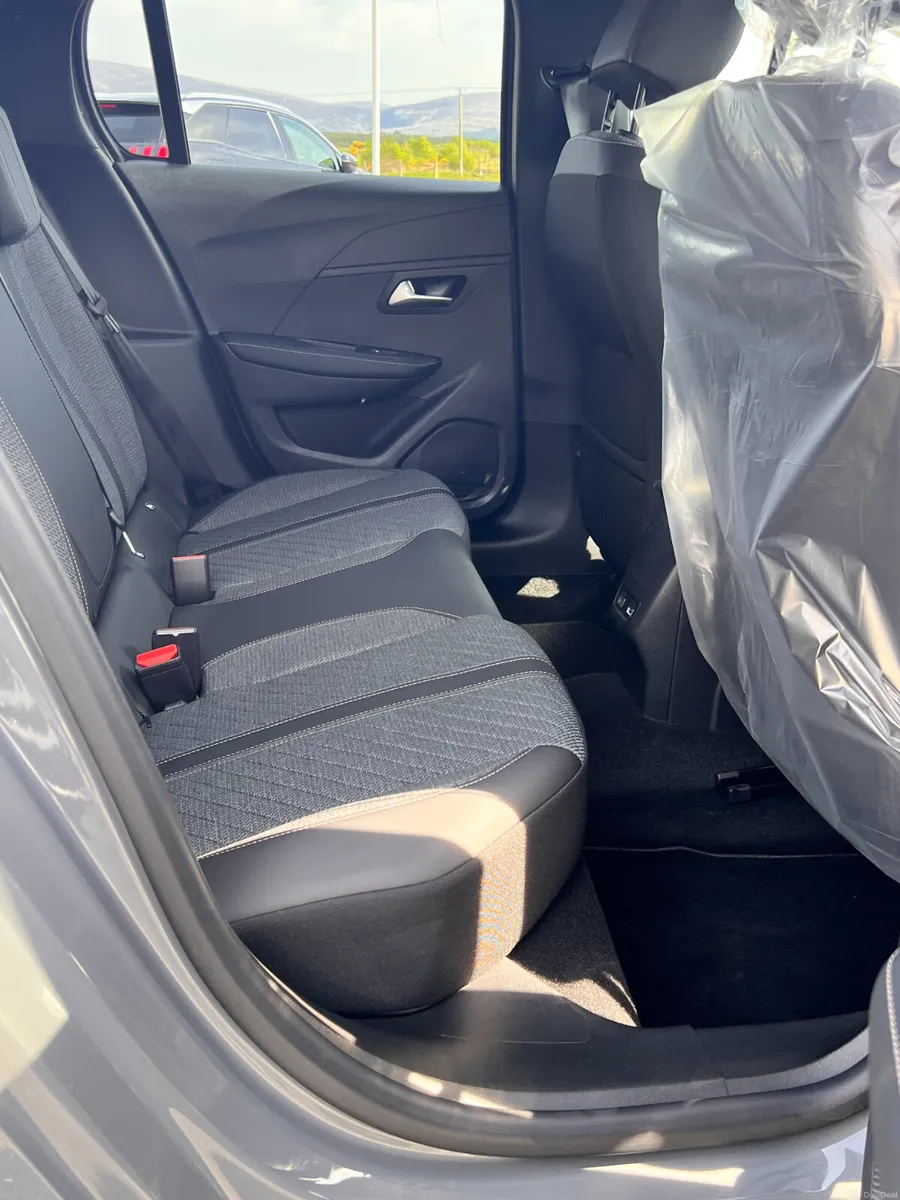 Peugeot 1.2 Petrol Hybrid, Allure - Image 2