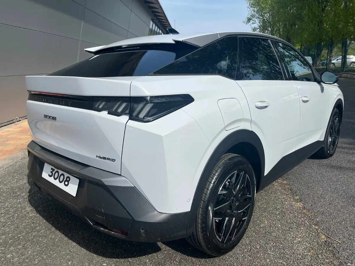 Peugeot 3008 Allure 1.2 Hybrid 136 - Image 3