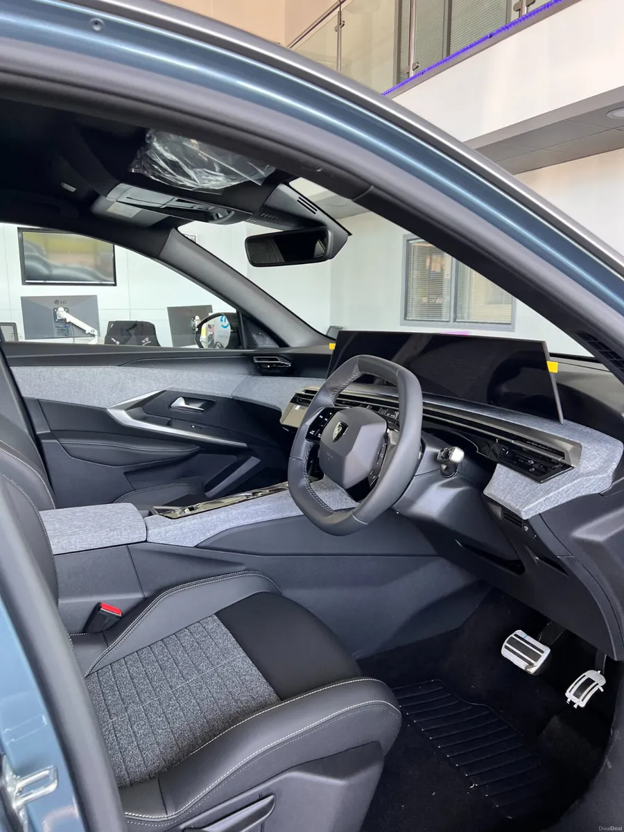 NEW 3008  ALLURE -ELECTRIC  156BHP(54kWh) - Image 6