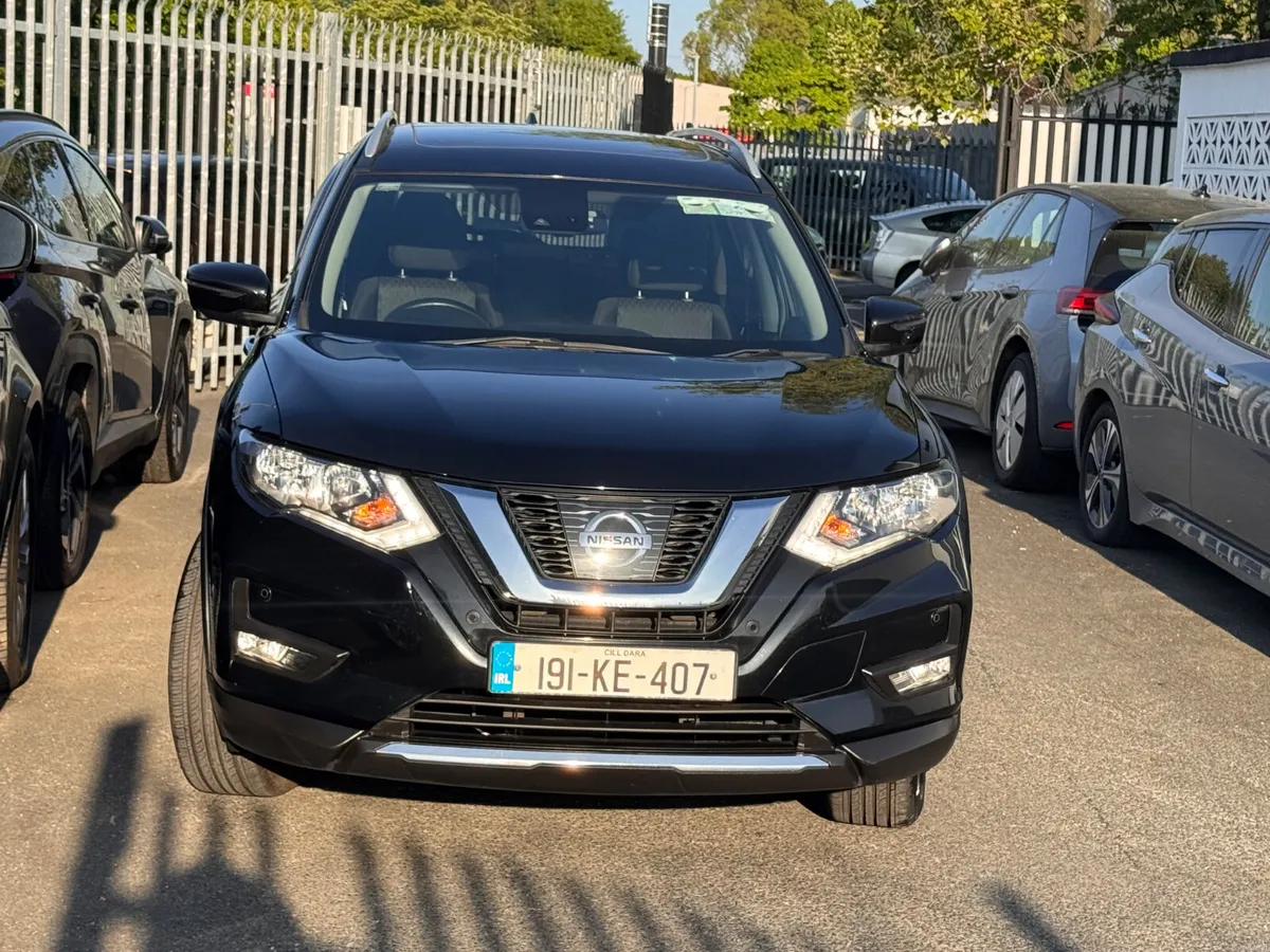 19 Nissan X-Trail 1.6 Diesel Glass Roof - Image 3