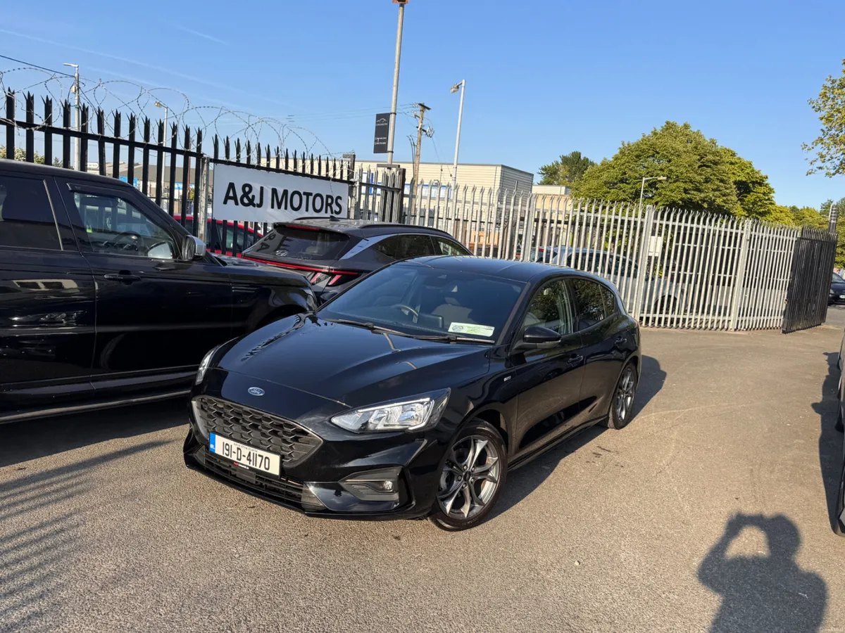 19 Ford Focus ST LINE - Image 2