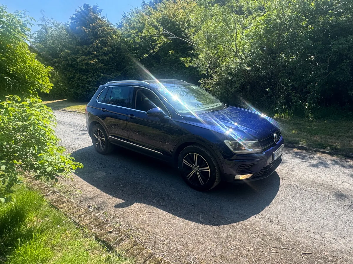 17 Volkswagen Tiguan 2.0TDI  SE-NAV - Image 1
