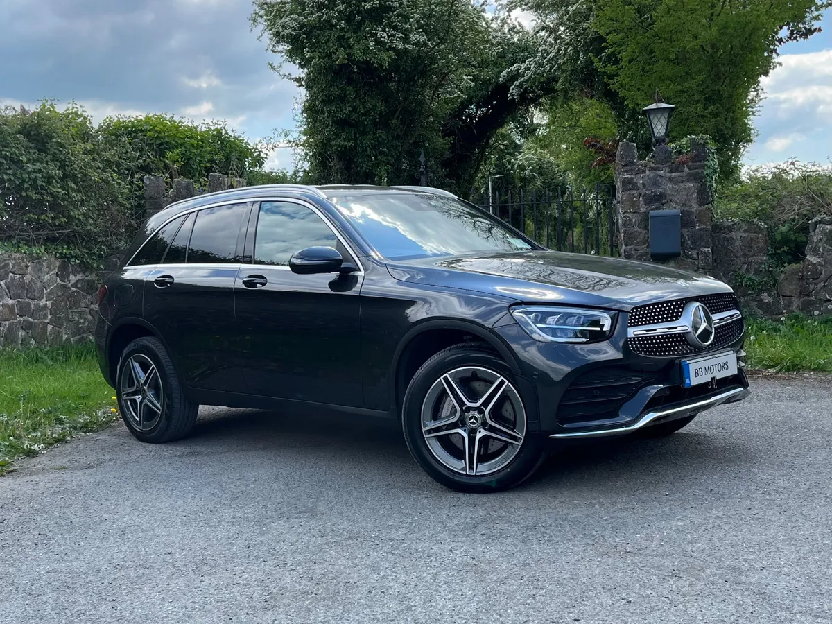 Mercedes-Benz GLC300d AMG Line Premium - Image 3