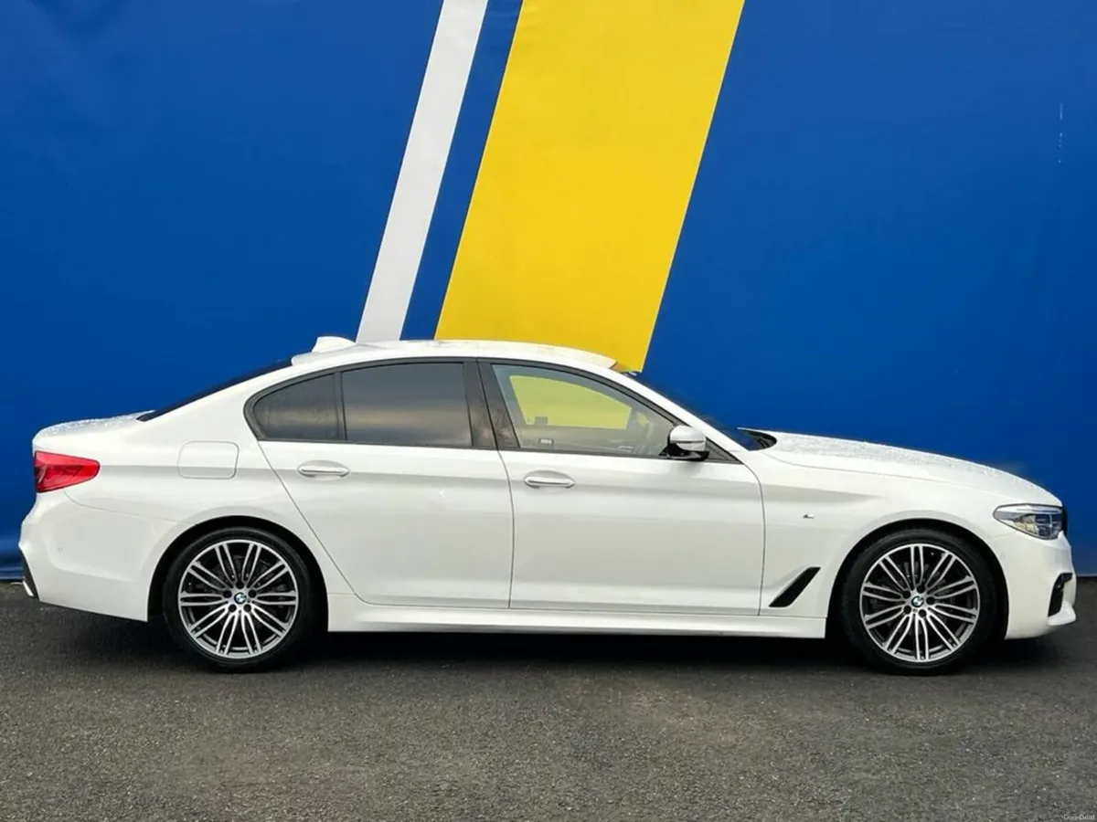 BMW 5-Series 523d M-SPORT 2.0 AUTO // HEADS-UP DIS - Image 2
