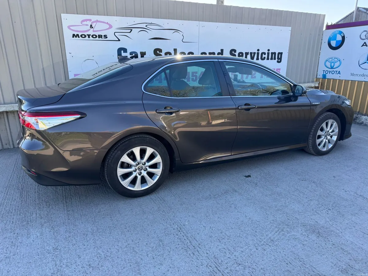 211 Toyota Camry 2.5 HYBRID AUTO Warranty - Image 2