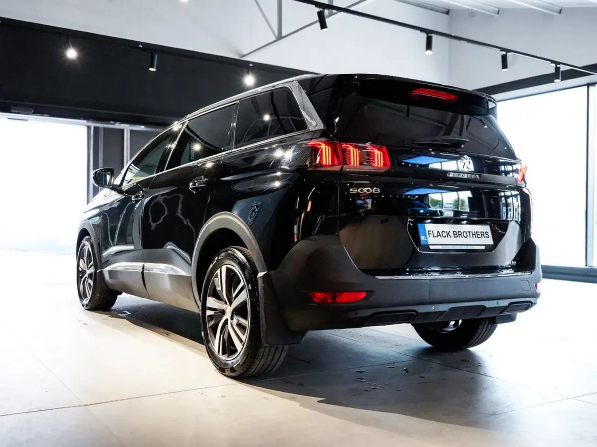 2022 Peugeot 5008 FL Allure 1.5 BlueHDi 130 Auto - Image 4