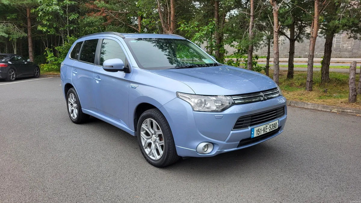 Mitsubishi Outlander PHEV PLUG IN HYBRID - Image 1