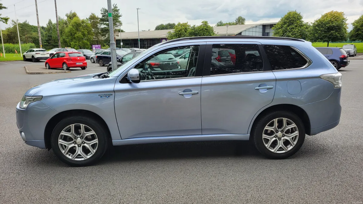Mitsubishi Outlander PHEV PLUG IN HYBRID - Image 4