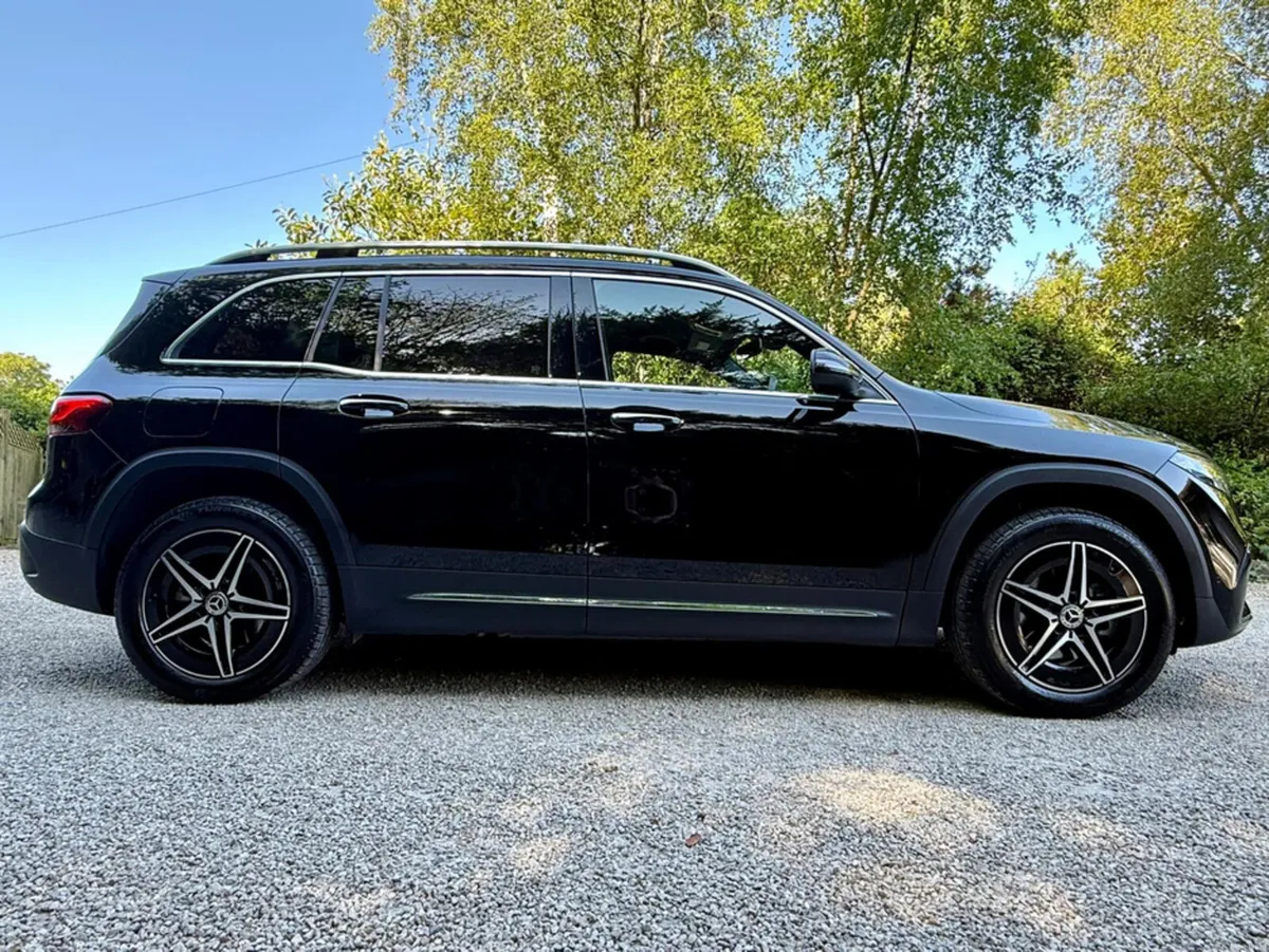 Mercedes-Benz EQB 300 4 MATIC AMG *7 SEATS * - Image 4