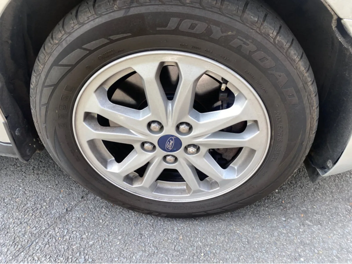 Ford Transit Connect 240 LIMITED EDITION T - Image 4