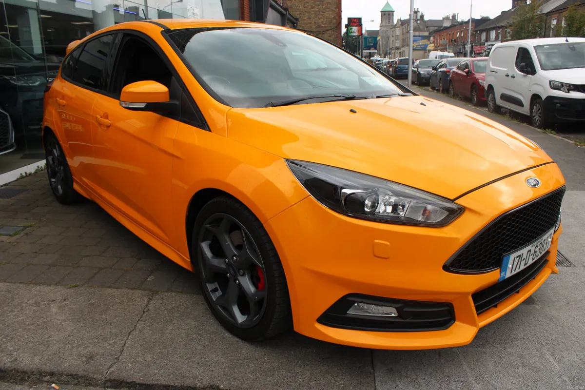 Ford Focus ST-3 2.0 PETROL 246 BHP 2017 - Image 2