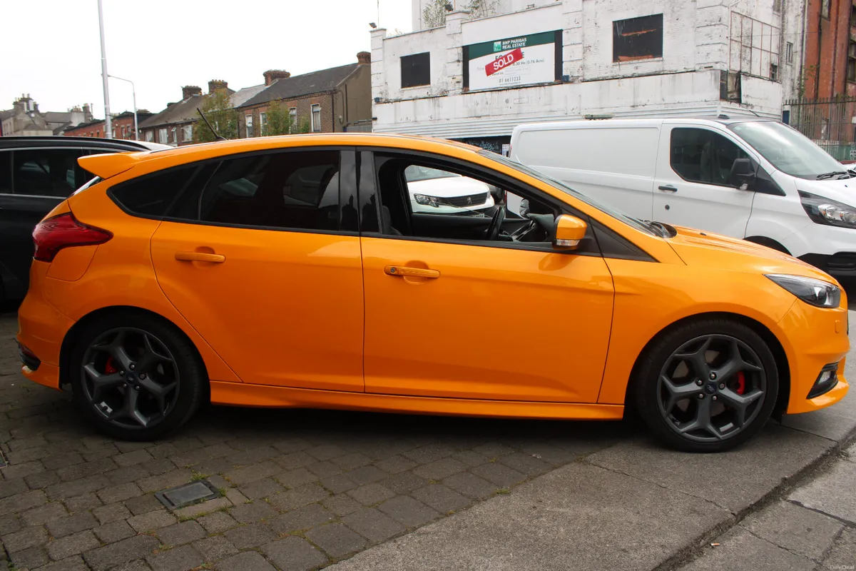 Ford Focus ST-3 2.0 PETROL 246 BHP 2017 - Image 3