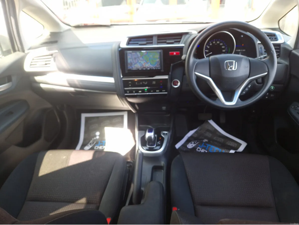 Honda Fit HYBRID 5DR AUTO - Image 4