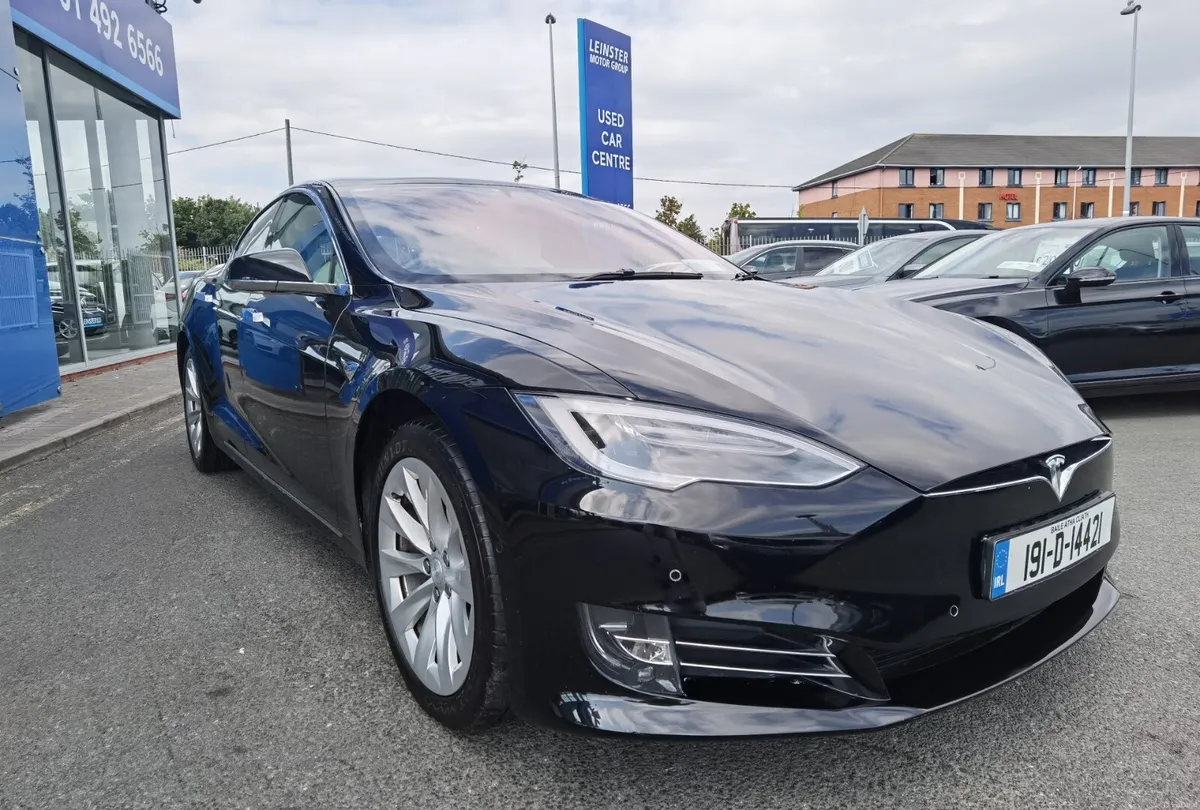 TESLA MODEL S 75D **PANORAMIC ROOF** - Image 3
