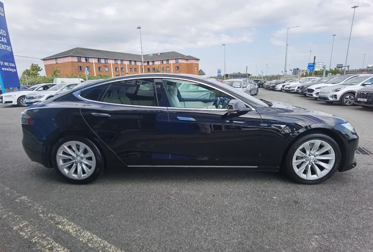 TESLA MODEL S 75D **PANORAMIC ROOF** - Image 4