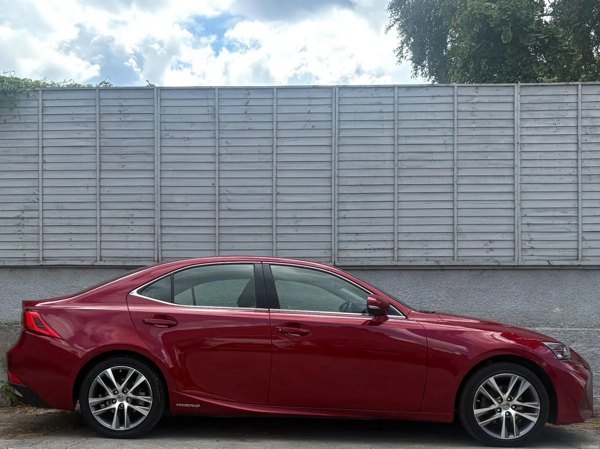 Lexus IS 300h / LEATHER / SUNROOF - Image 2