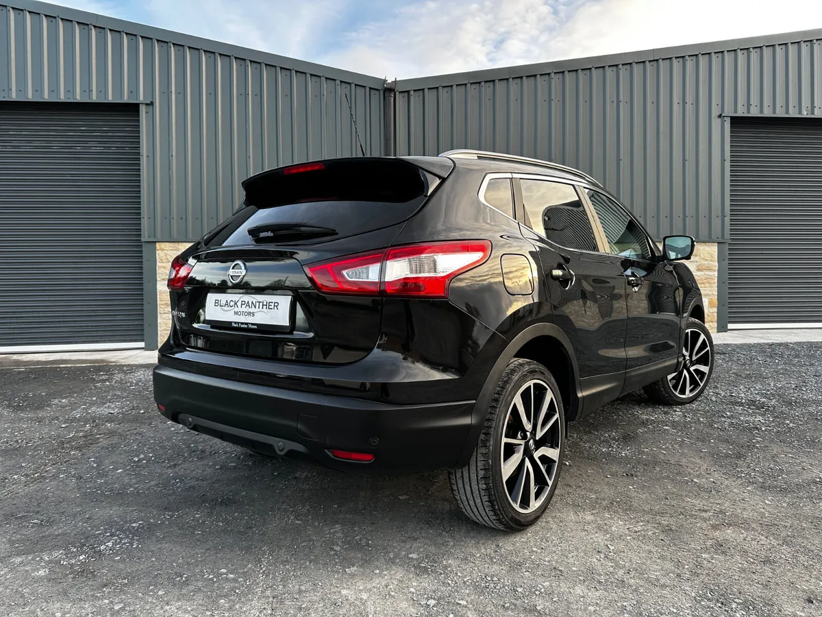 Nissan Qashqai 162’ VERY HIGH SPEC WITH LOW MILES - Image 4