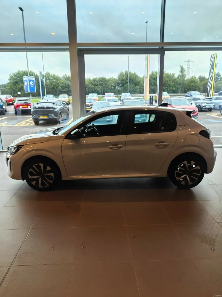 Peugeot 208 Hatchback Special Editions Style - Image 4