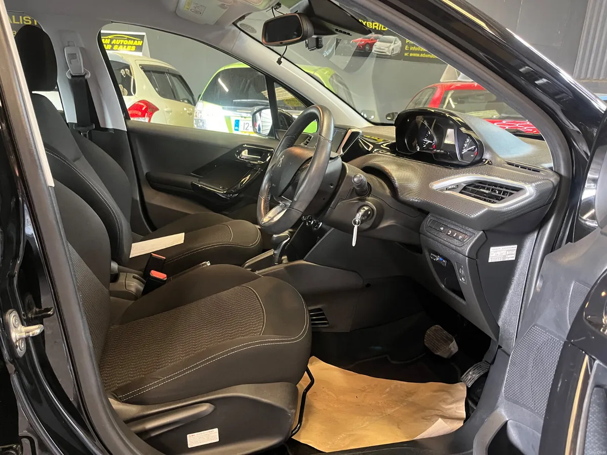 Peugeot 208 1.2 Automatic 2017 low mileage - Image 4