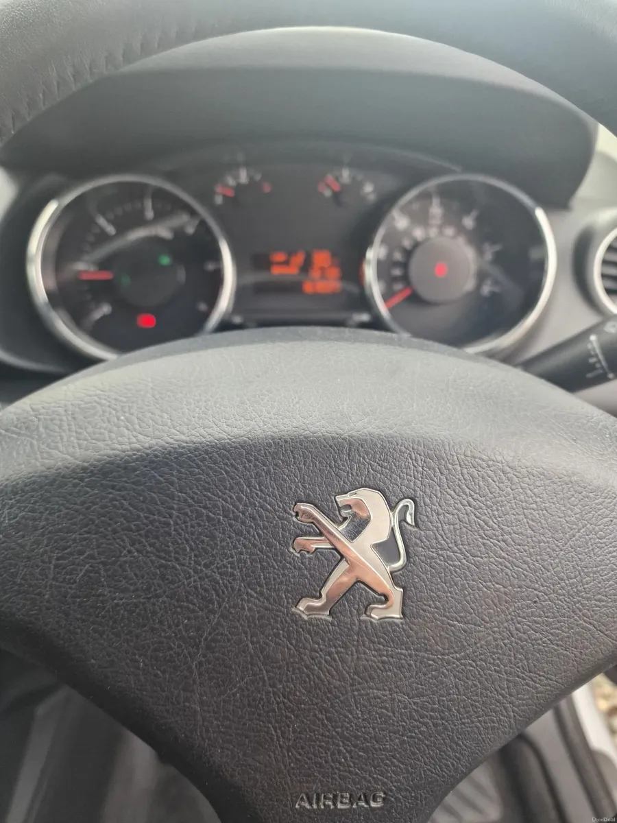 Peugeot 3008 2017 - Image 2