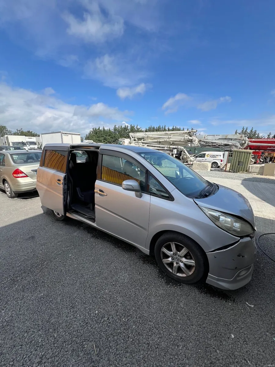 Honda Stepwagon 2007 - Image 2