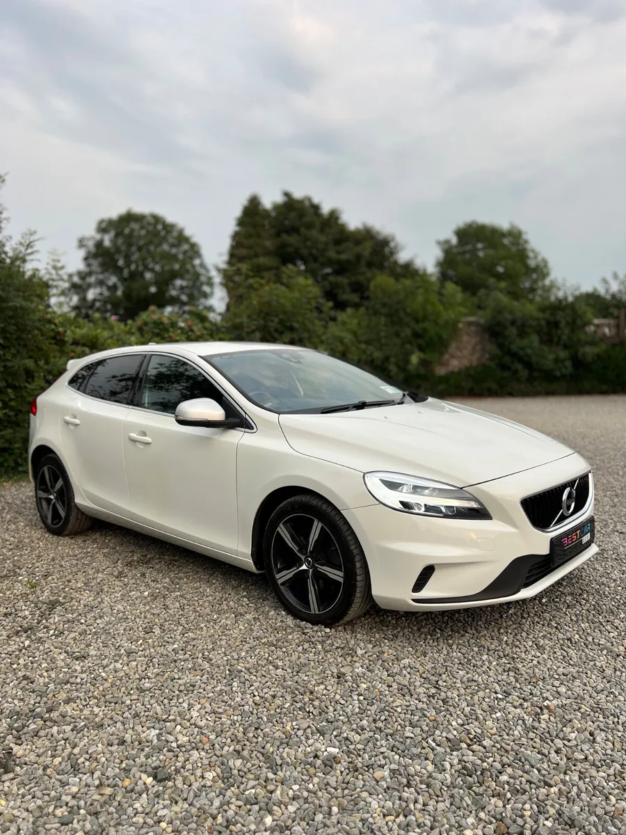 2019 Volvo V40 2.0 Diesel D3 150HP R-Design - Image 3