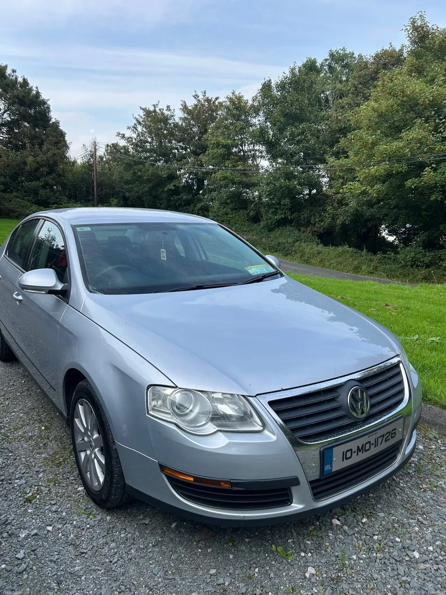 2010 Volkswagen Passat BlueMotion - Image 1