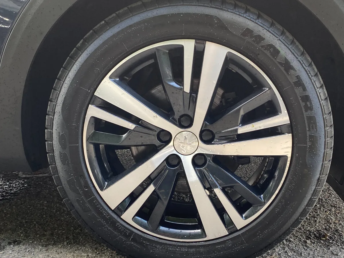 Peugeot 5008 1.5 BlueHDi 130bhp Allure - Image 4