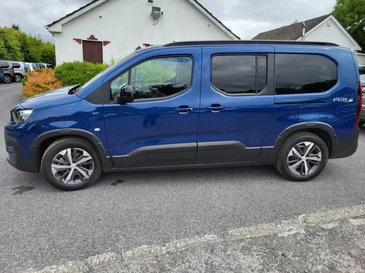 Wheelchair Taxi Auto 7 seats - Image 4