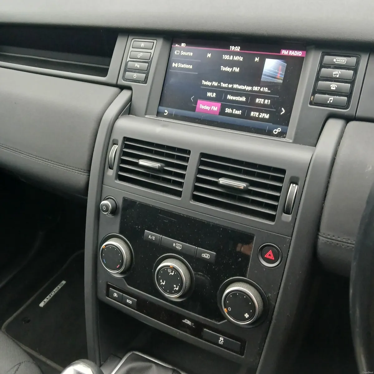 Land Rover Discovery Sport 2017 - Image 3