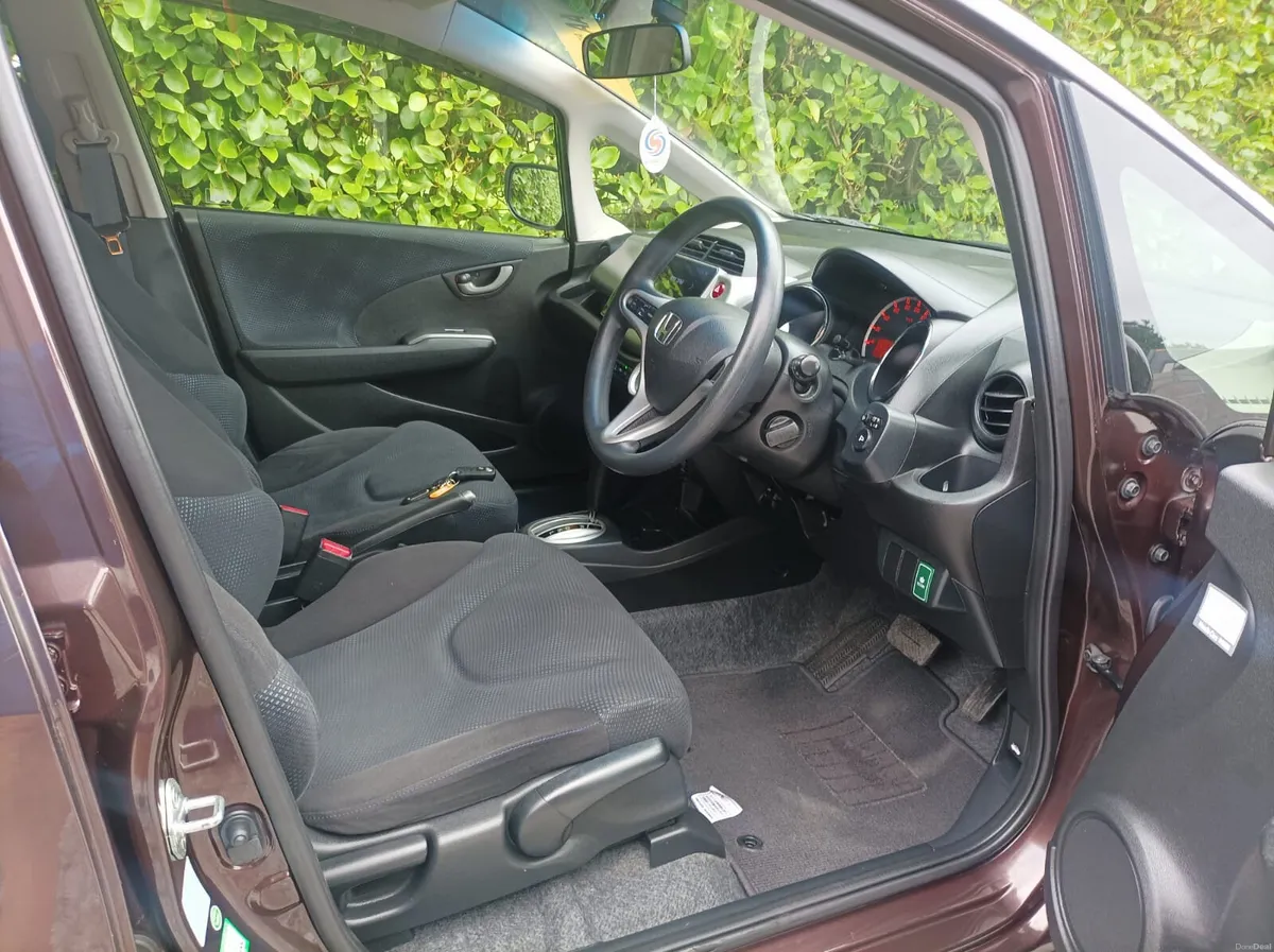 Immaculate Hi Spec Honda Jazz 1.3 Automatic, 2014 - Image 2