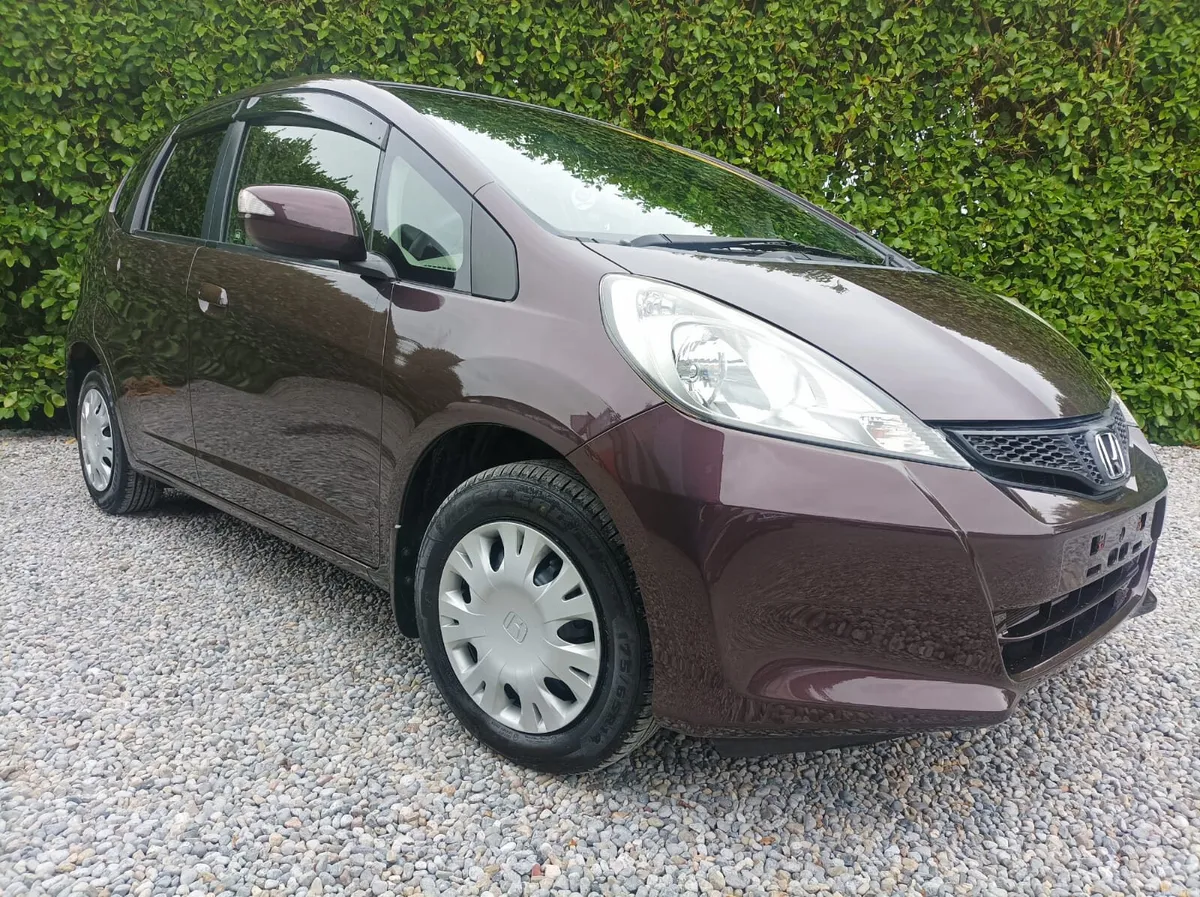 Immaculate Hi Spec Honda Jazz 1.3 Automatic, 2014 - Image 1