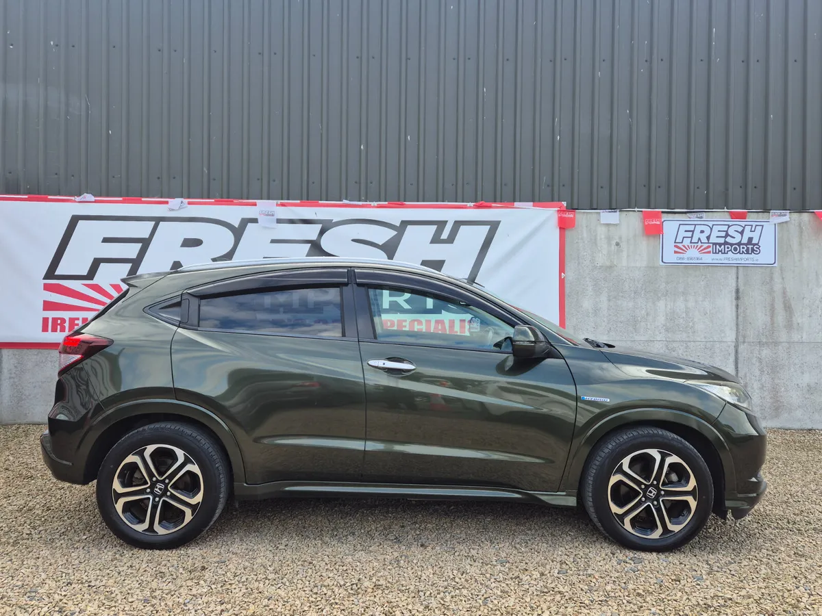 HONDA VEZEL HYBRID (TOP SPEC) - Image 2