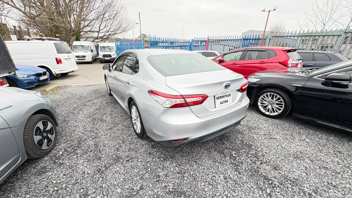 Toyota Camry 2.5 Hybrid Automatic 2019 - Image 4