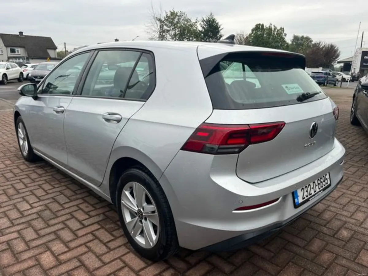 Volkswagen Golf Life 2.0 TDI 115HP 5DR - Image 3