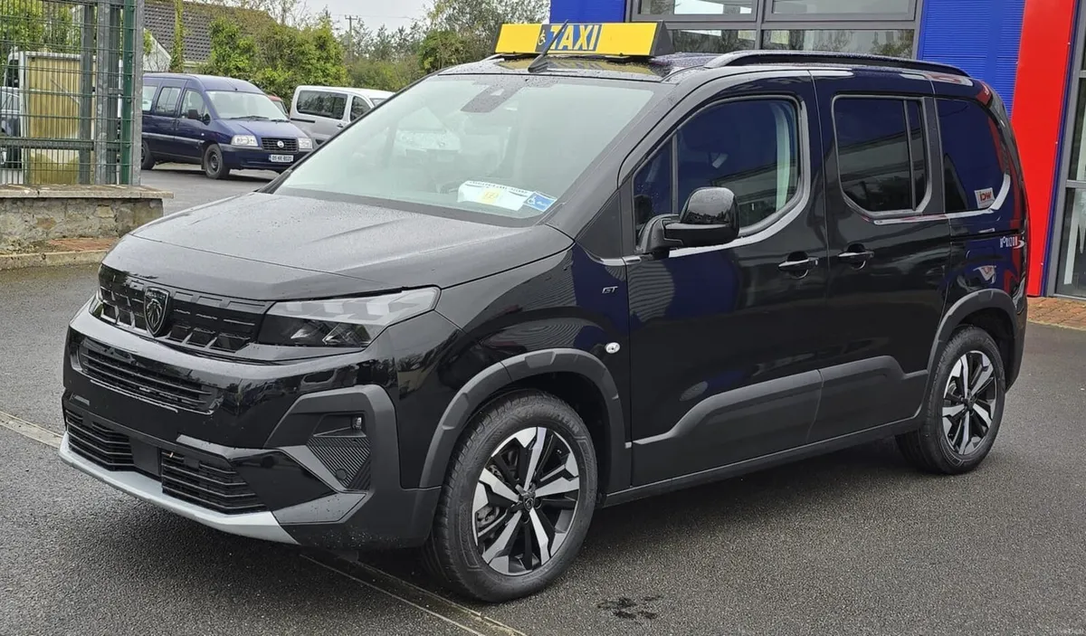 2026 Wheelchair Taxi Peugeot Rifter - Image 4