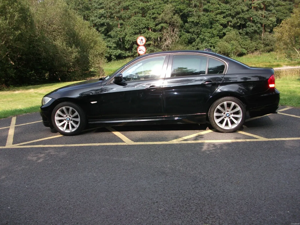 BMW AUTOMATIC  3-Series 318 BUSINESS EDITION  2010 - Image 3