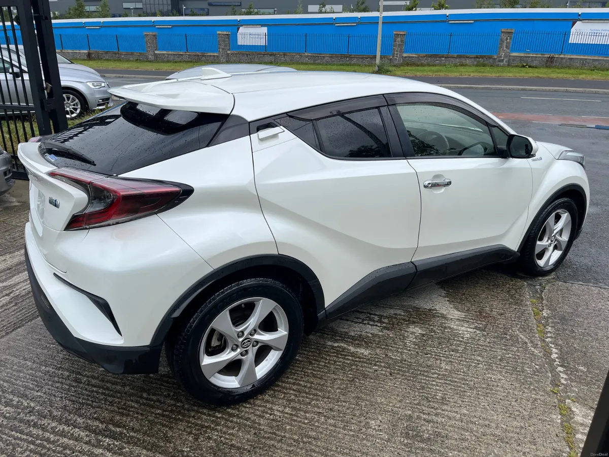 TOYOTA C-HR 2018, 1.8 HYBRID AUTO LOW KMS - Image 2