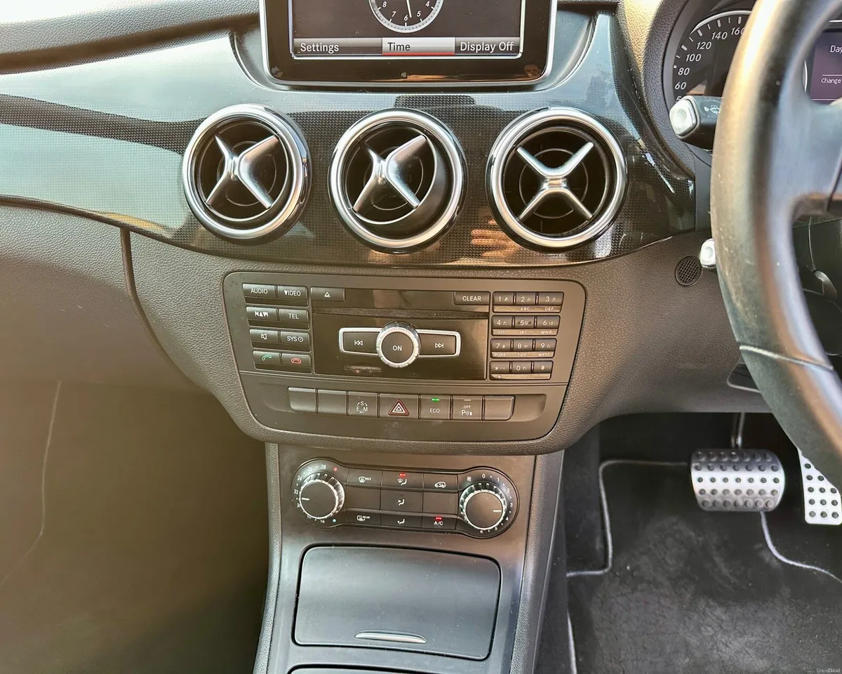 12 Mercedes B180 Auto Petrol Only 70k km - Image 4