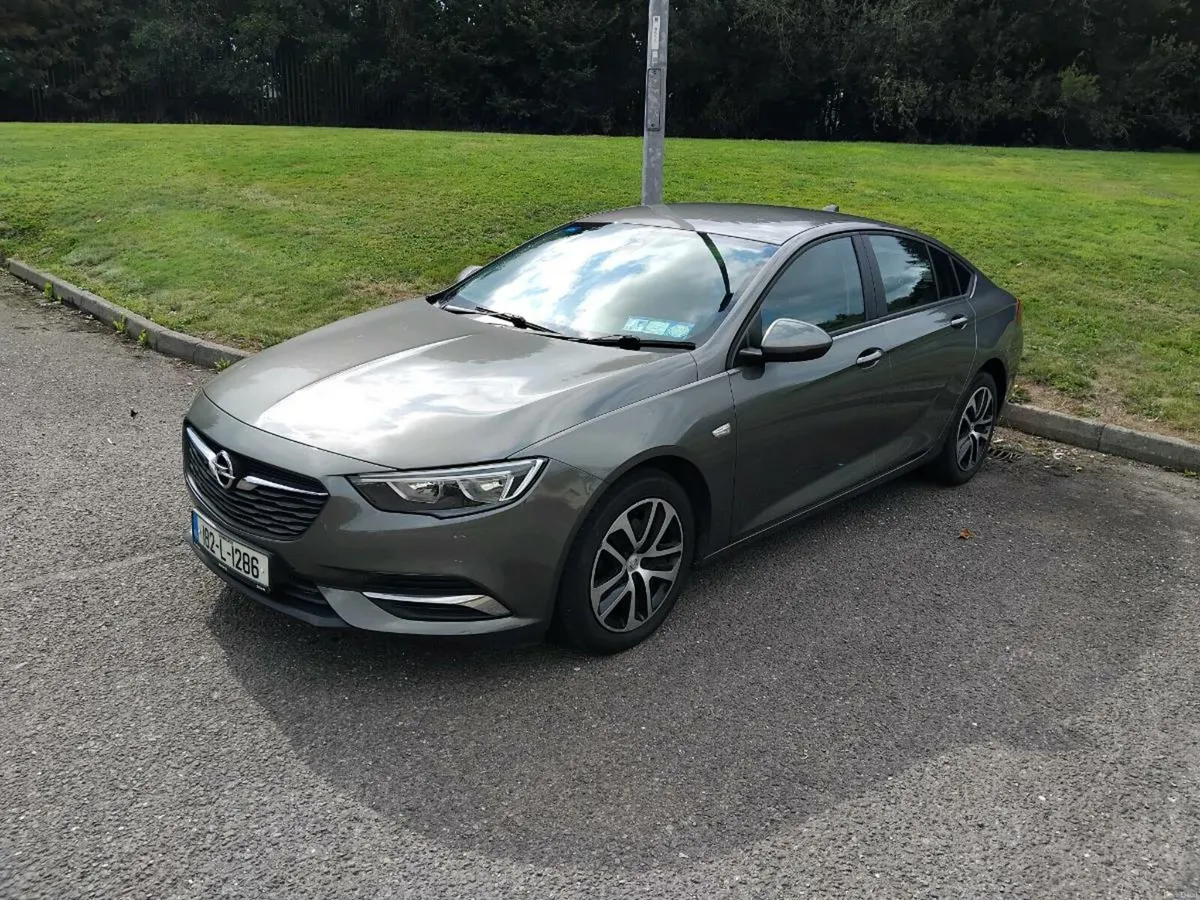 Opel Insignia ecotecD 2018 (low mileage) - Image 1