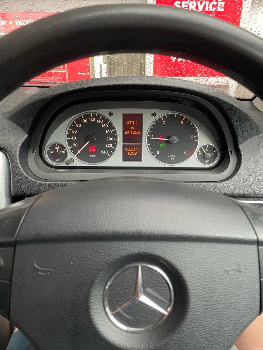 Mercedes B 180 2L Diesel - Image 4