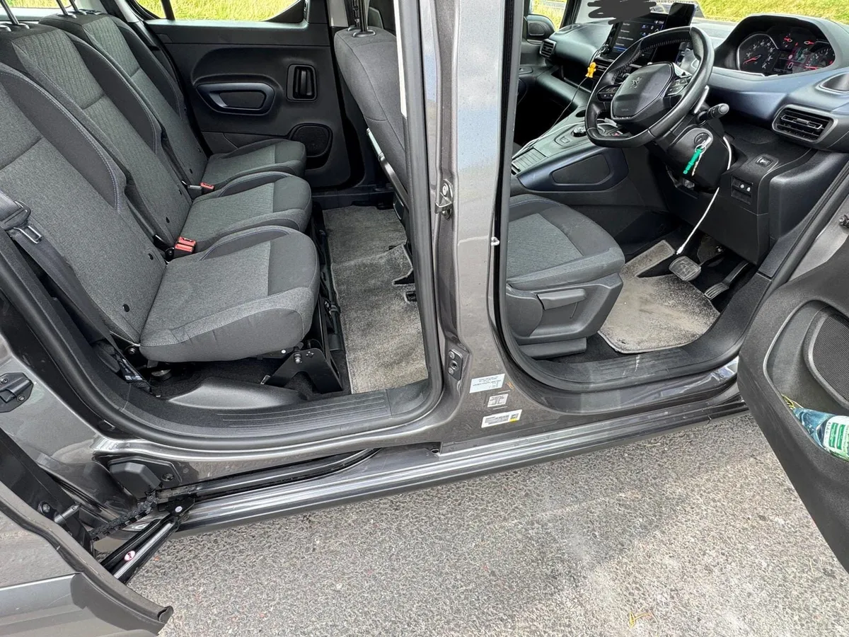 Peugeot Rifter Wheelchair Taxi Spec - Image 4