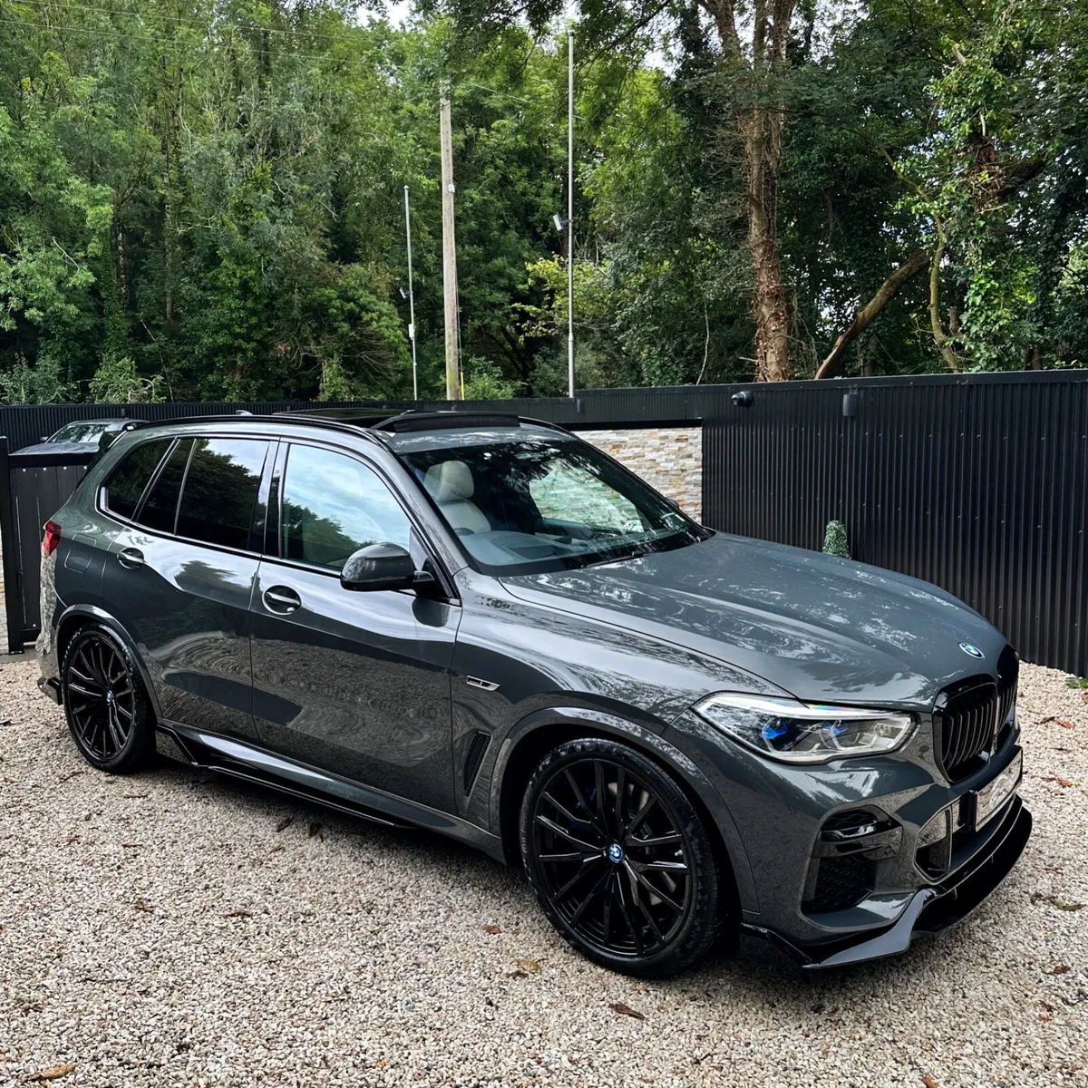 DEPOSIT TAKEN T2022 (222)  BMW X5 45E MSPORT PRO - Image 3